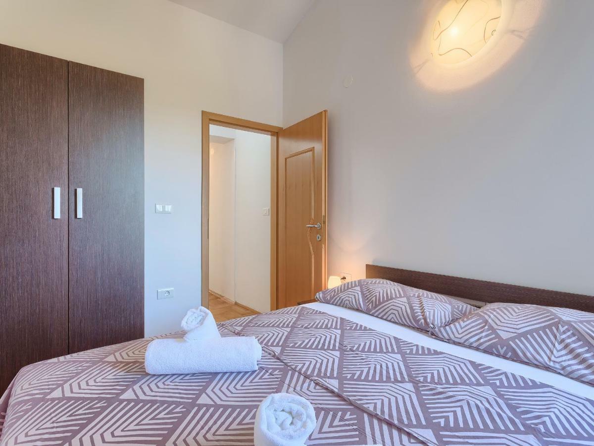 Apartmán Garden Pjescana Uvala Exteriér fotografie